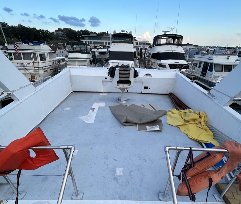 Fly bridge of a Hilburn houseboat